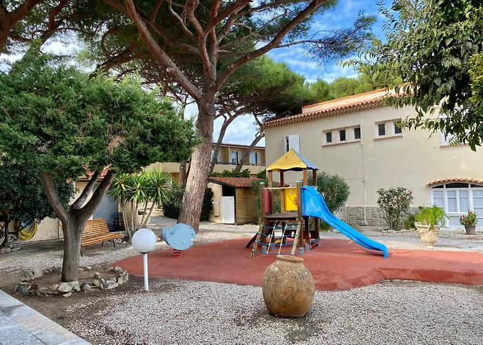 水中精灵酒店 2* 阿尔加约拉